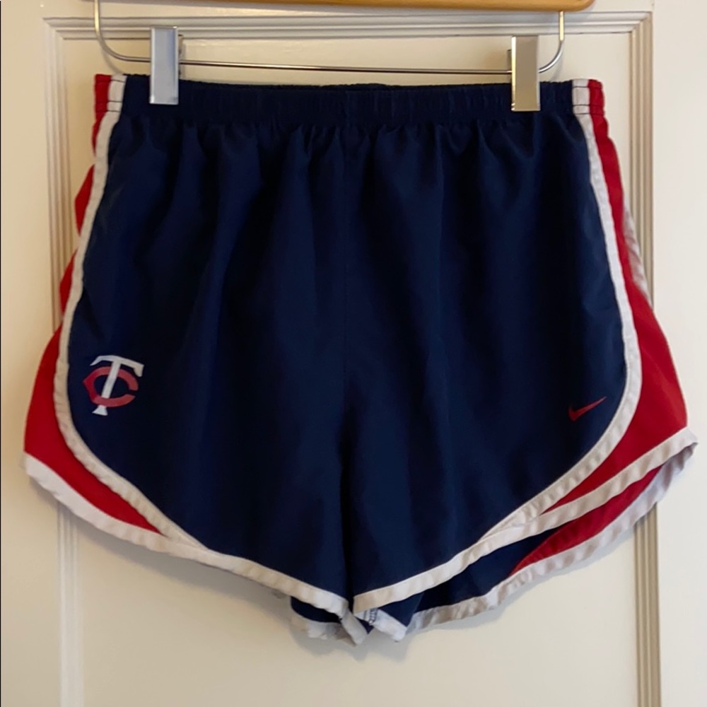 Nike women’s dri-fit Minnesota Twins run shorts
